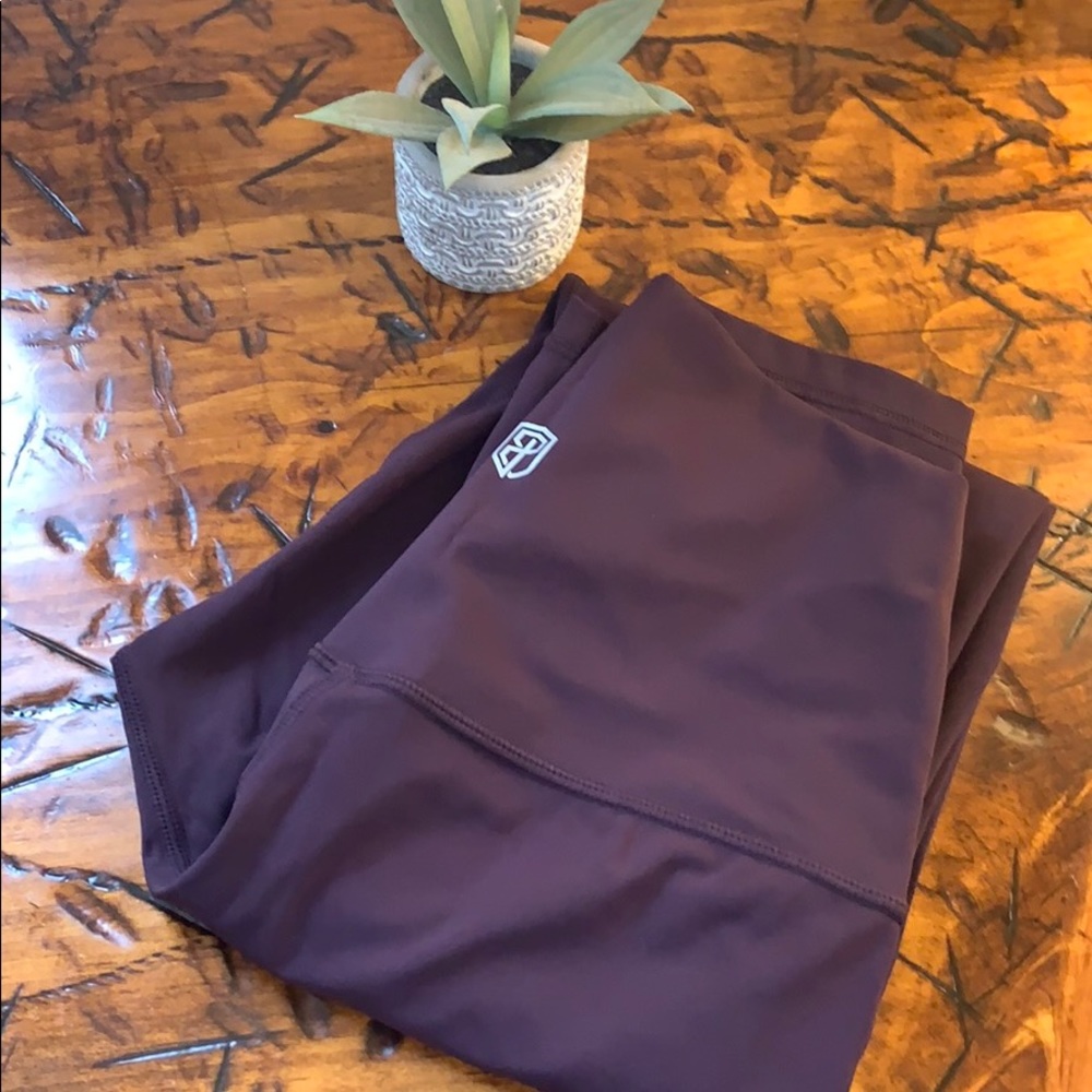Born primitive leggings 7/8 size small worn twice